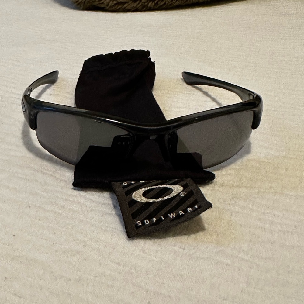 Mens Oakley sport sunglasses. Non polarized.